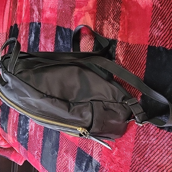 Black Kate spade zipper top backpack - Picture 3 of 7